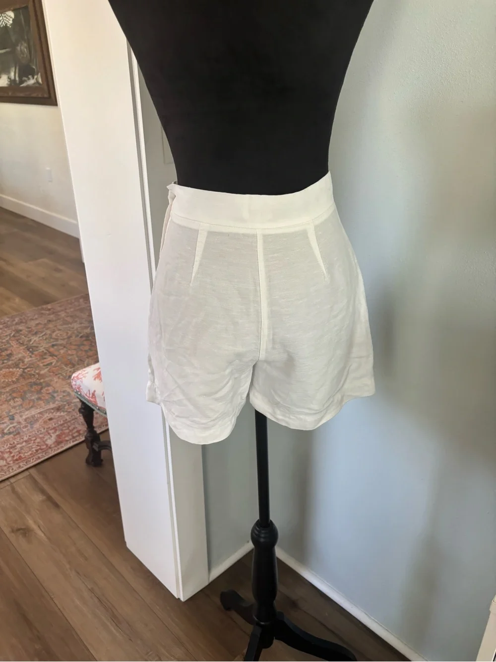 Wilfred Aritzia White High-Waist Pleated Linen-Blend Shorts size 0